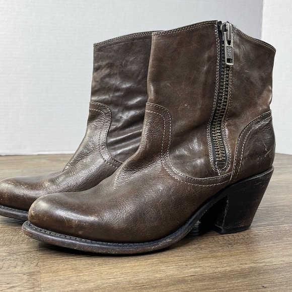 Frye Women’s Leather Leslie 76751 Brown  Ankle Side Zip Booties Boots, size 8.5 - Picture 8 of 13